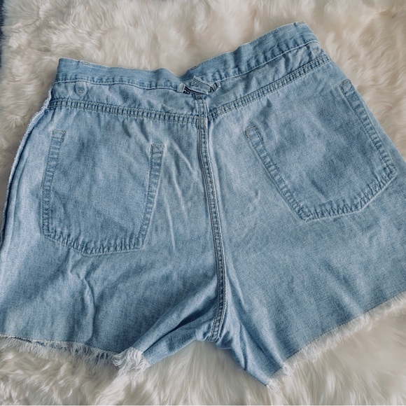 CHANDRA FRAYED JEAN SHORTS - Picture 4 of 8